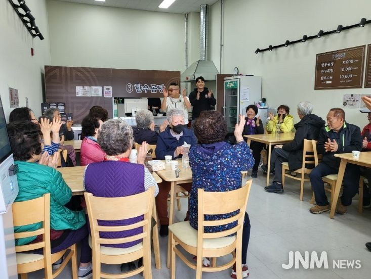 연예인 봉사단, 양주시 옥정1동에서 따뜻한 나눔… 노현태·김경민 어르신 위한 무대