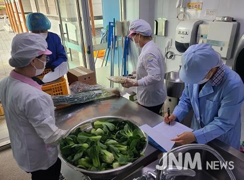 의성교육지원청, 학생 건강 위한 학교급식 식재료 방사능 검사 실시