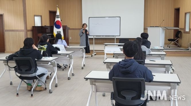 강원특별자치도교육청사임당교육원, ‘작가와 함께하는 소설쓰기’운영