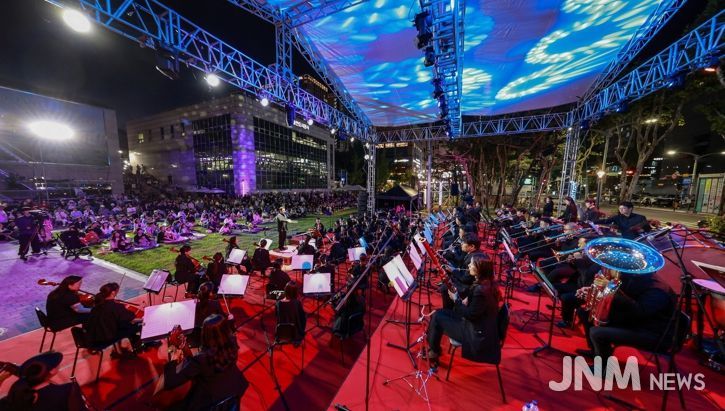 과천시립교향악단, 시민회관 시계탑광장 새단장 기념 음악회 개최