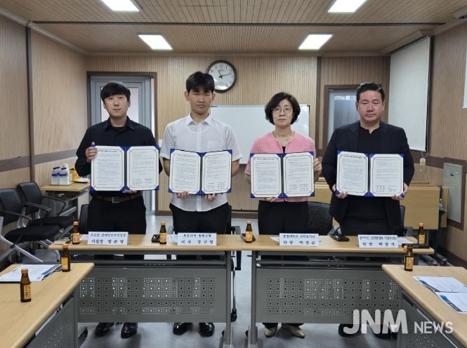 보은군, 지역대학과 함께 상권활성화에 앞장-협약식 모습