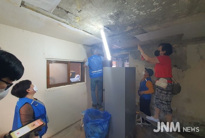 광명시 광명3동 지역사회보장협의체는 지난 4일, 13일 저소득 11가구를 대상으로 주거환경개선사업을 추진했다.