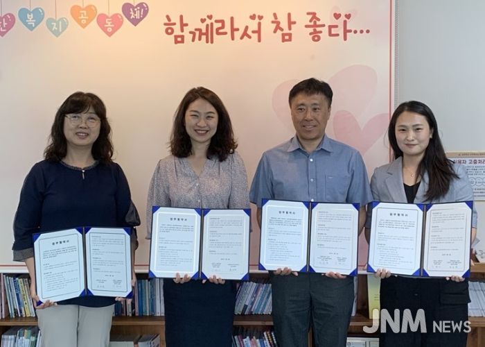 왼쪽부터 LH호평1단지 관리사무소 소장 김미희 / 남양주시사회복지관 동부희망케어센터 센터장 신영미 / 주택관리공단 남양주 마석2단지 주거행복지원센터 센터장 정호영 / 남양주시사회복지관 동부희망케어센터 사례관리팀장 최고은