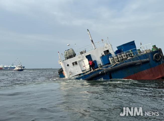 울산해경_ 울산항 M-정박지 침수선박 발생 긴급구조
