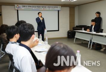 충주시-충주종합사회복지관 물품전달식 및 진로 특강 개최(꿈에 더 가까이 꿈디딤 맞춤형 지원사업, 조길형 시장 인사)