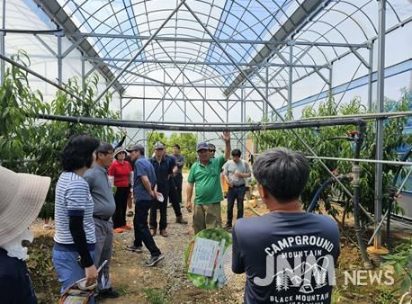 경산농업인아카데미 교육생 대상으로 시설재배 선도 농가 견학 및 품평회
