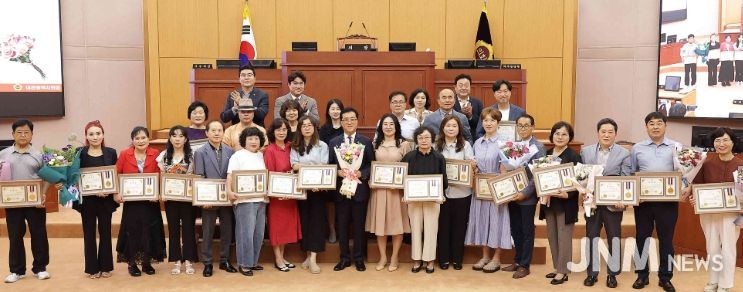 , 지역사회봉사 유공자 표창장 수여