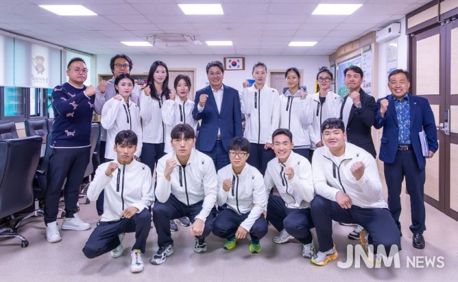 청양군 직장운동경기부 선수단이 전국체전 출정식을 진행하고 있다.