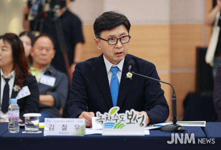 보성군, ‘2025년 전라남도 정책비전투어’ 성황리 개최_김철우 보성군수가 환영사를 말씀하고 있다.