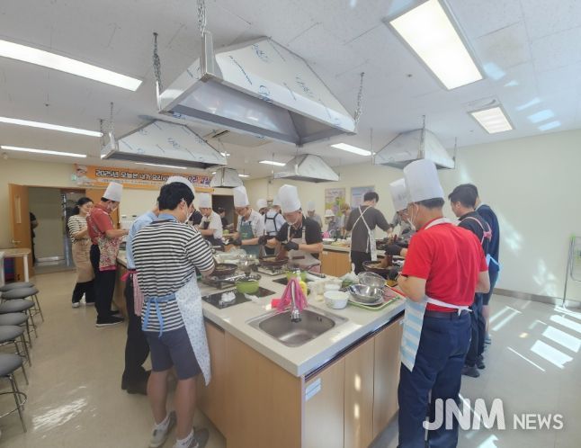 9월부터 10월까지 진행한 ‘오늘은 내가 요리사, 남자 요리교실