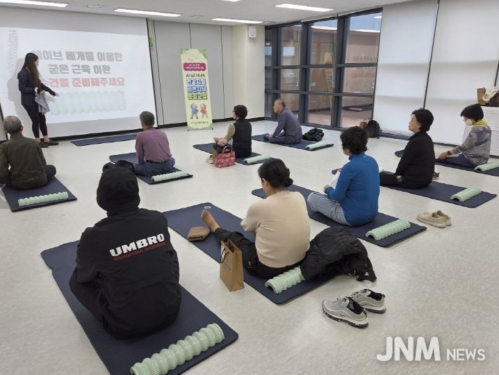 포항시는 이달 23일부터 ‘AI·IoT 시니어 건강지킴 바른자세 운동교실’운영을 시작했다.