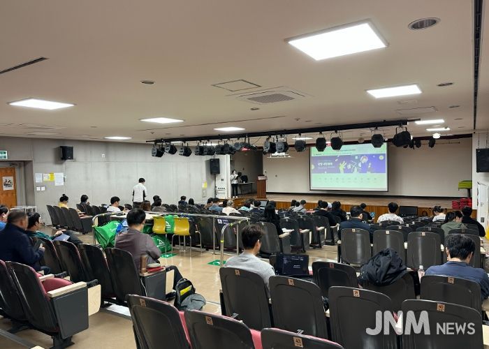 지난 23일 광명시 민방위교육장에서 '제2차 온라인 마케팅 교육'이 진행되고 있다.