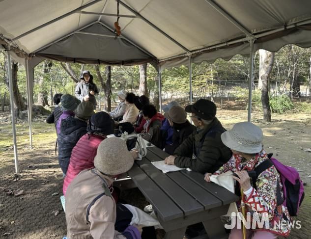 과천시 치매안심센터, 어르신 대상 '산림치유 프로그램' 운영