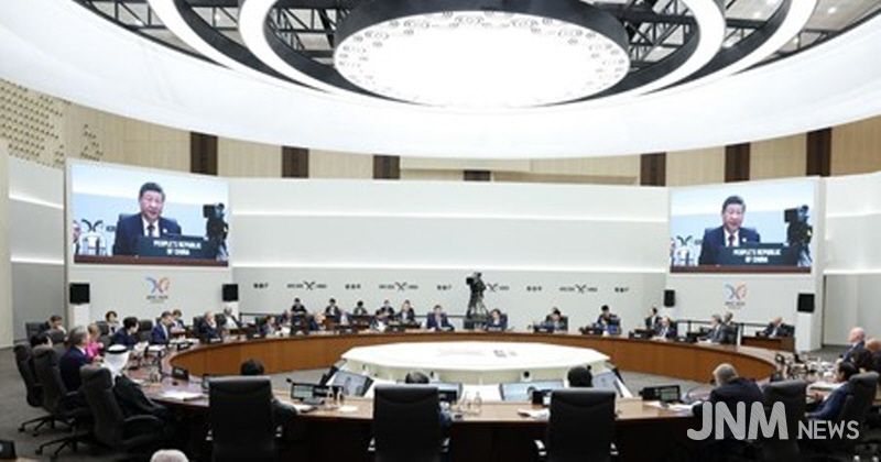 31일 오전 '제32차 APEC 경제체 지도자회의' 제1세션에서 연설 중인 시 주석. (사진/신화통신)