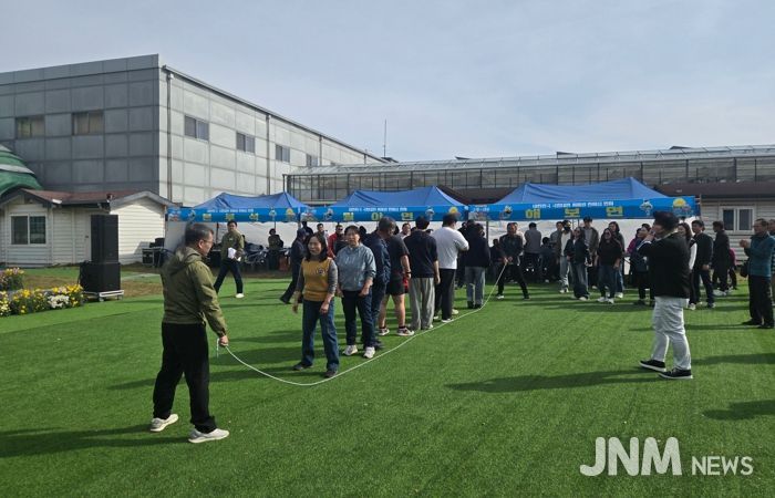 10월 30일 함평엑스포공원 ‘국향대전’ 군민 끼자랑 한마당 잔치에서 군민들이 행사를 즐기는 모습