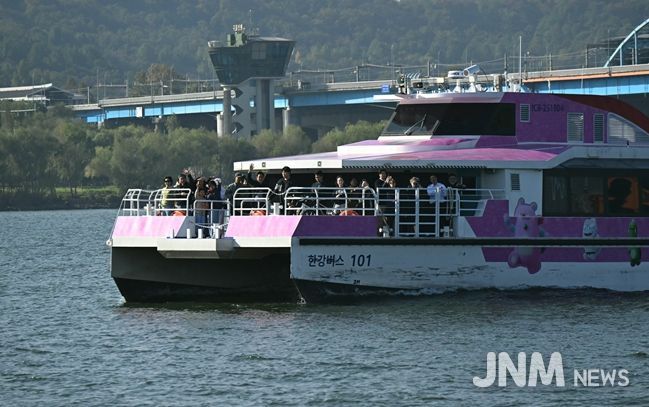 한강버스 운항 재개 첫 날