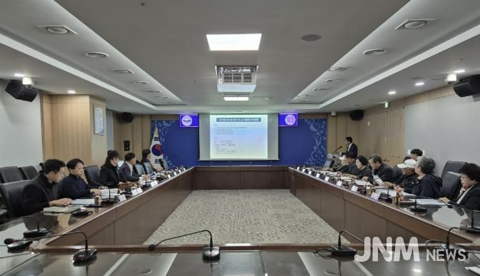 예산군 수돗물 평가위원회 회의 모습