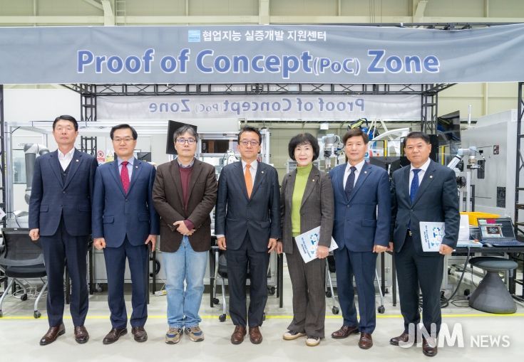 강남ICT·로봇리빙랩을 방문한 강남미래전략추진 특별위원회 단체사진