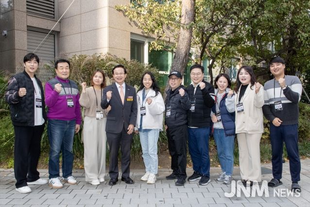최호권 영등포구청장과 함께하고 있는 ‘아자래 축제’ 운영위원들