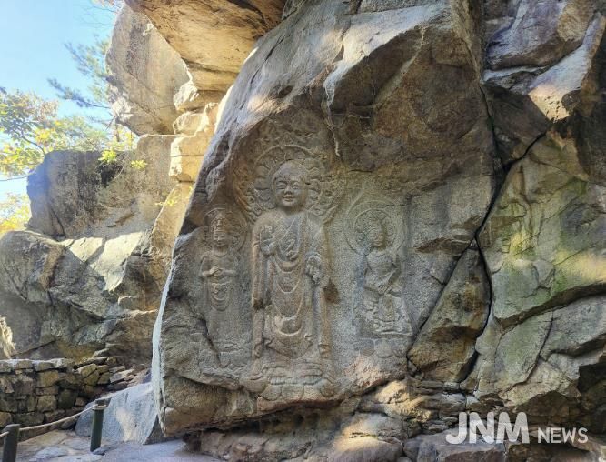 서산 용현리 마애여래삼존상
