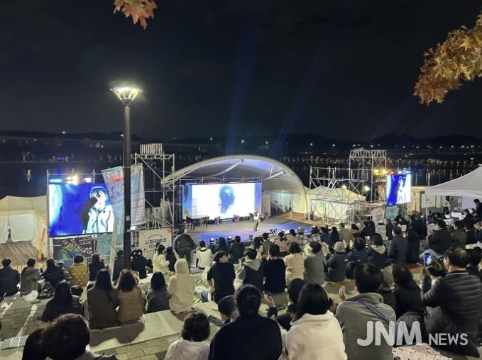 가을 감성 물든 시흥시 은계호수공원, 2천여 명 시민 함께한 '제2회 시흥 뮤직페스티벌' 성황