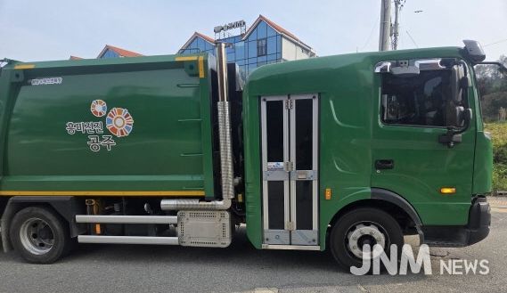 청소차량 수직형 배기관 설치 완료