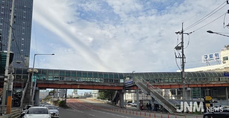 구로역과 NC백화점 연결 통로 모습