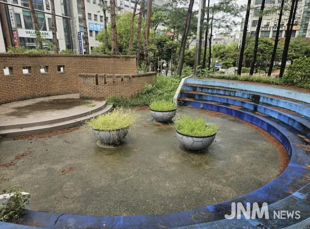 나눔숲 조성 전 영통종합사회복지관 야외 공간