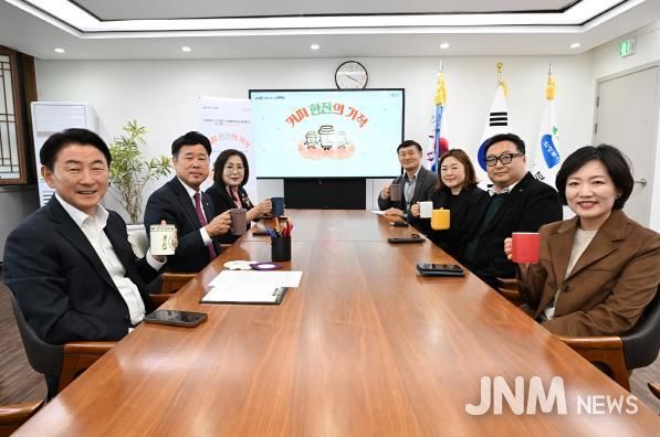 김동근 시장이 11월 5일 의정부시 지역사회보장협의체(민간공동위원장 윤연희)의 ‘커피 한 잔의 기적’ 챌린지 시작을 알렸다.