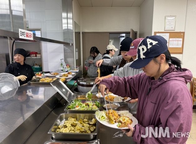 진안장학숙, 전문 셰프와 함께하는 ‘특별 석식’ 제공