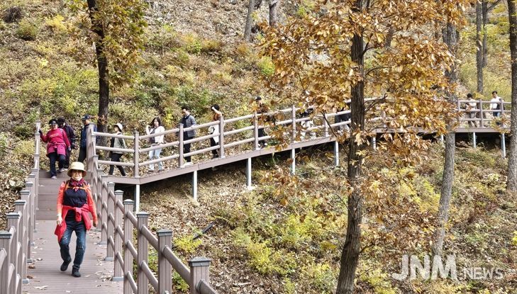 보은군, 단풍길 따라 힐링걷기‘속리산 둘레길 걷기 축제’ 성황리 마무리