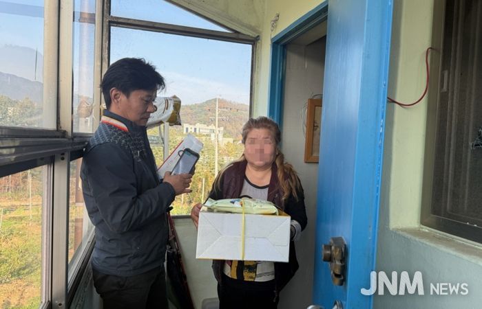 안부살핌 소포 전달 사진