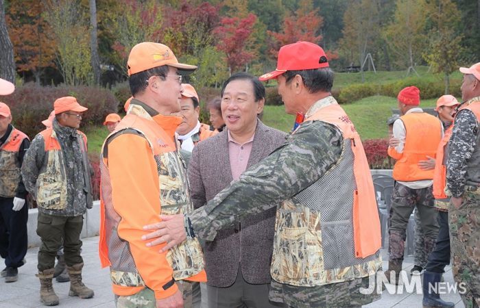 최민호 세종시장, 유해야생동물 피해방지단과 현장소통