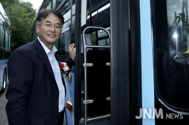 N002 누리버스 개통식에 참석한 이동환 고양특례시장