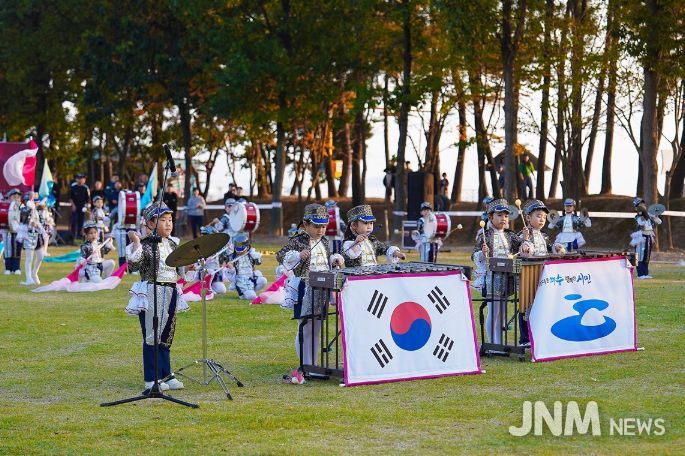 지난 7일 웅천친수공원에서 ‘제25회 여수마칭페스티벌’이 약 3,000명의 시민과 관광객이 참여한 가운데 성황리에 개최됐다.