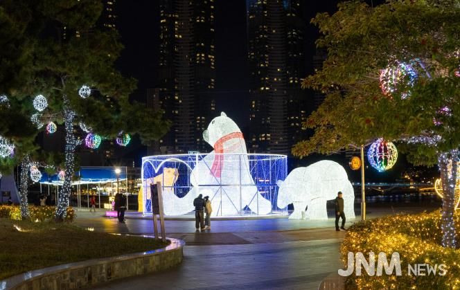 부산 서구 ‘희망의 빛거리’ 14일 점등식