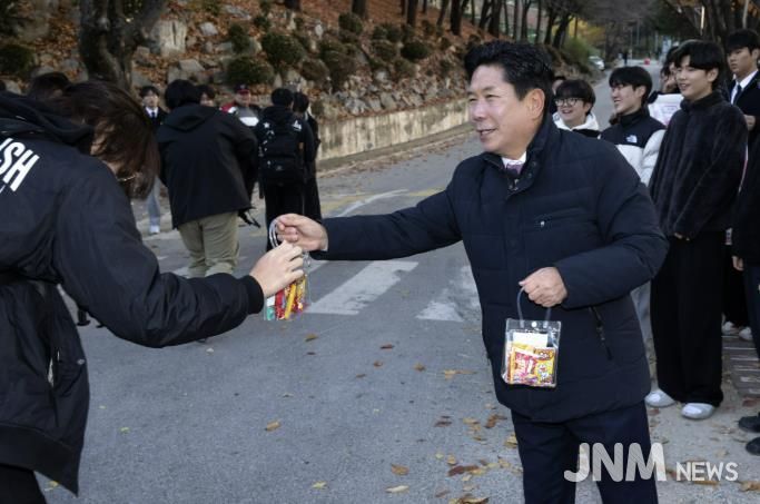 수능 현장 사진