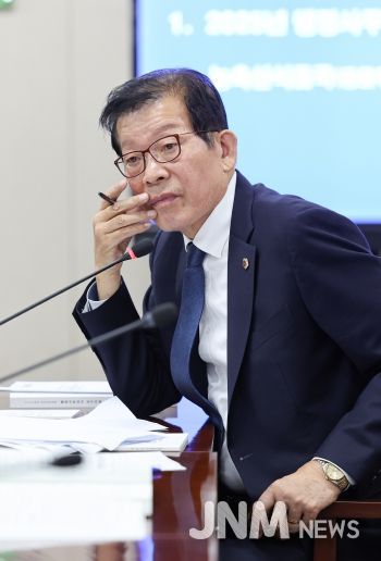 행정사무감사에 나선 이동현 의원