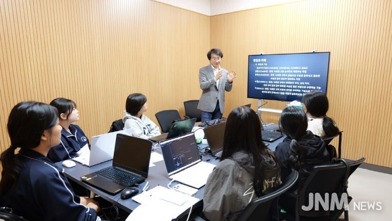 청소년 영상제작 교육 실습 장면