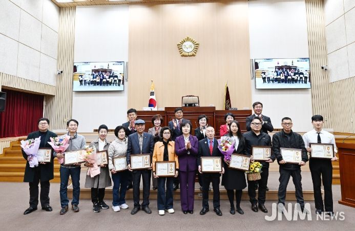 연천군의회, 지역의 버팀목 된 모범 군민 13명에 의장 표창