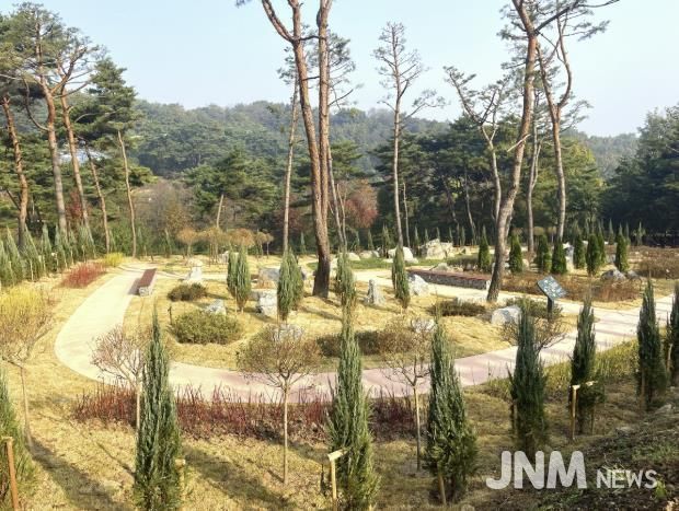 봉수산수목원 암석체험원 전경