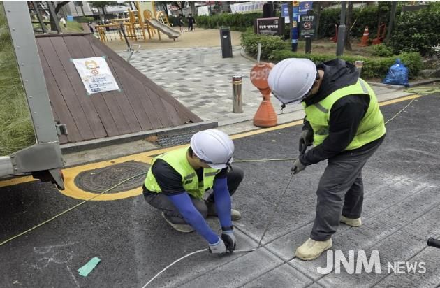 도로열선 설치 작업 모습