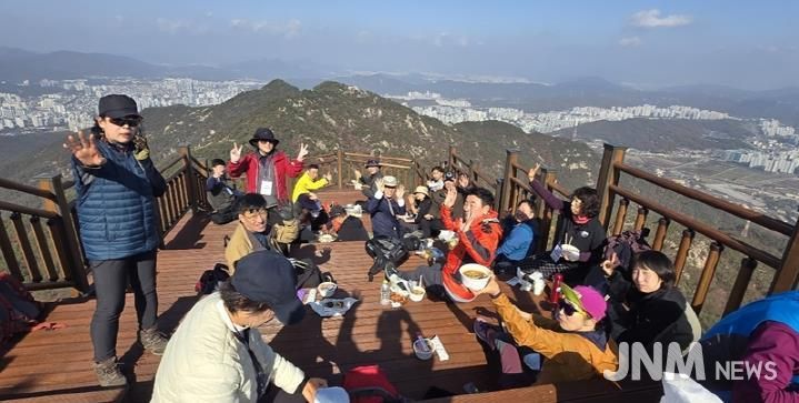 의정부시, 수락산 기차바위 전망대 및 쉼터 조성 완료…시민에 전면 개방