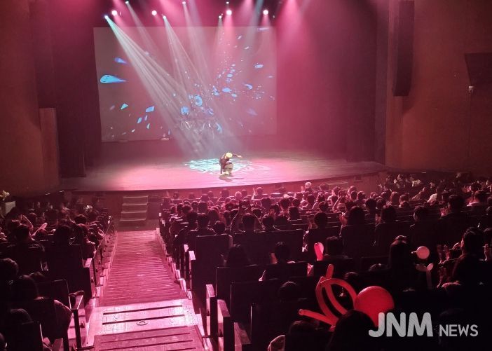 디스이즈 잇 공연 사진