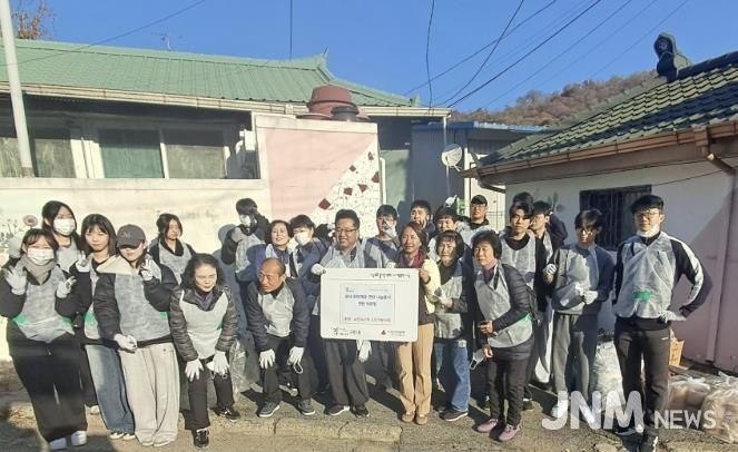 구리시 교문1동, 교문리교회 도르가봉사회로부터 연탄 900장 후원받아