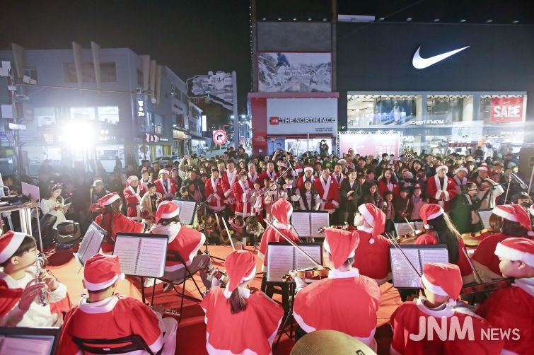2025 신포문화의거리 크리스마스 트리 축제 개최