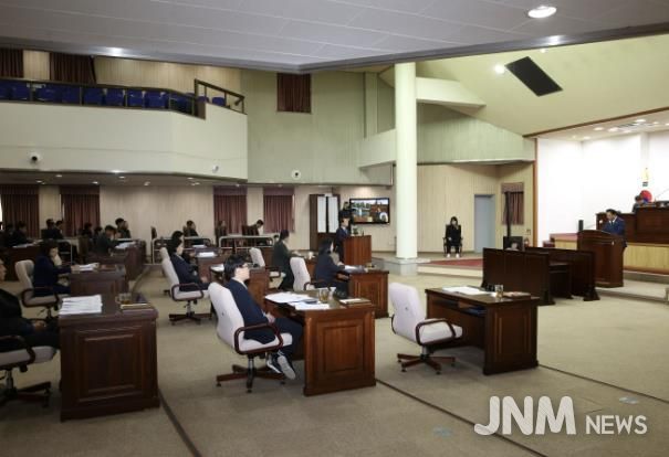 군포시의회는 11월 4일 개회한 제284회 임시회를 19일 폐회했다.