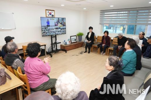 춘천시 노래교실도 화상으로…춘천시 스마트경로당 운영 활기