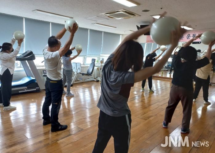 건강생활지원센터에서 '슬기로운 운동생활 3기' 프로그램이 진행되고 있다.