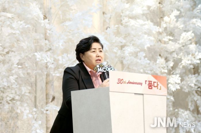 민간어린이집연합회 창립 30주년 기념행사에서 축사 중인 김영옥 위원장